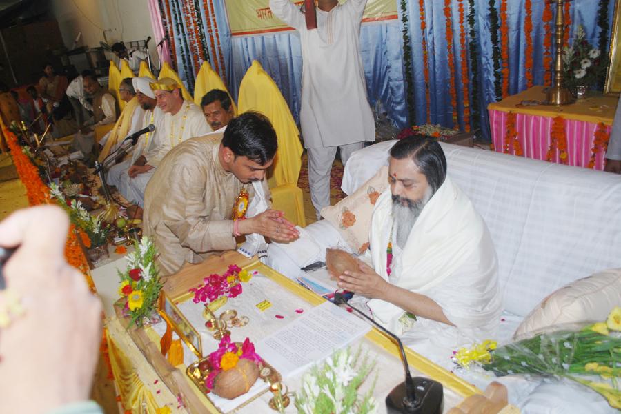 Shri Guru Purnima Celebration 2010 at Brahmasthan of India
First convocation of Maharishi Mahesh Yogi Vedic Vishwavidyalaya was organised on Guru Purnima day at main campus of the university, at Brahmsthan of India. Brahmachari Girish Ji, Chancellor of the university has presided over the Convocation ceremony and was welcomed by Faculty members.